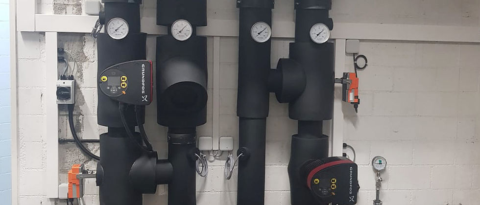 Colector aislado con Armaflex y bombas