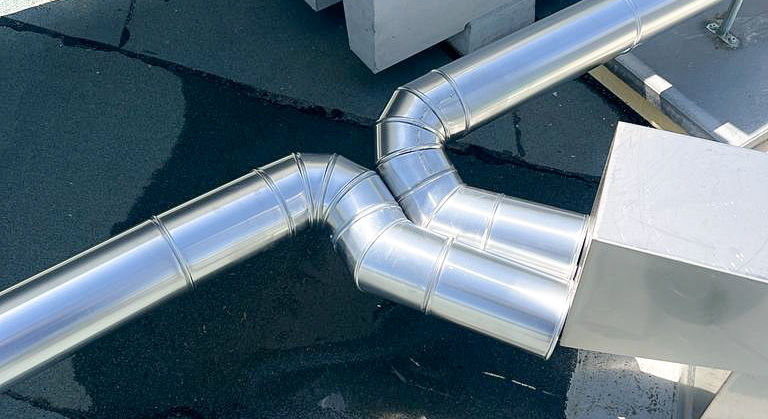 Metal cladding of pipework outdoors, rooftop installation