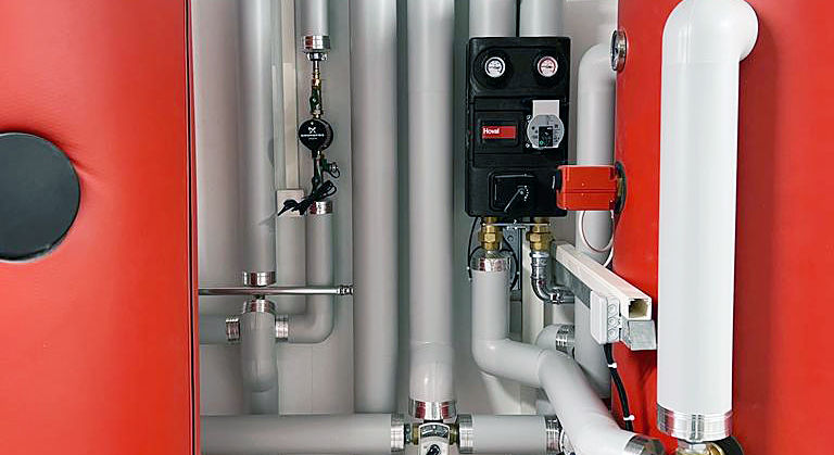 Pufferspeicher mit isolierten Anschlüssen